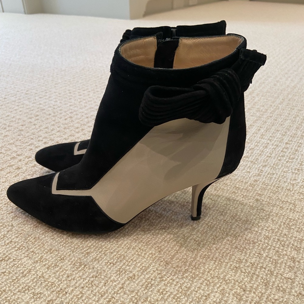 Jour black/white suede/leather bootie, size 36.5
